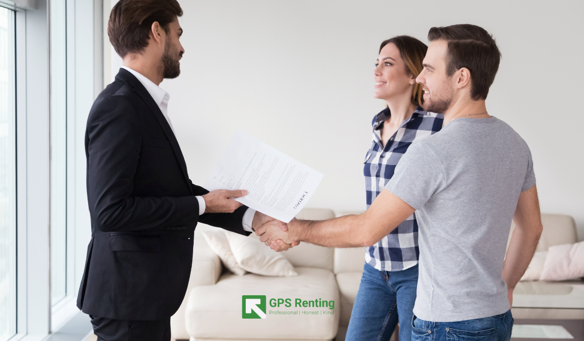 Landlord shaking hands with the new tenants