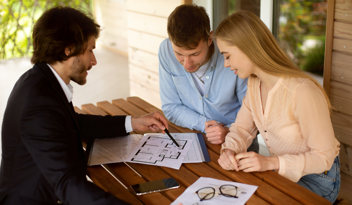 Property Manager of GPS renting showing a house plan